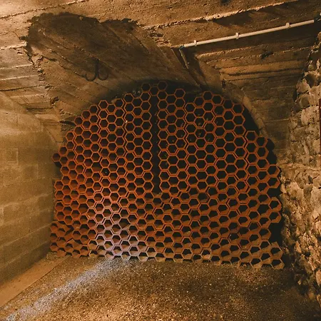 L'oustal Des Domes بيت ضيافة